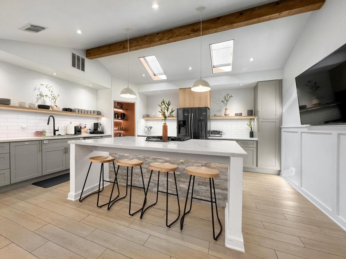 Open Airy Custom Designed Home - 2Kings - Sleeps 14 Houston Exterior photo
